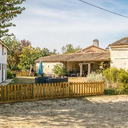 Tatil Evi La Charronniere: Les Ecuries Chaunay