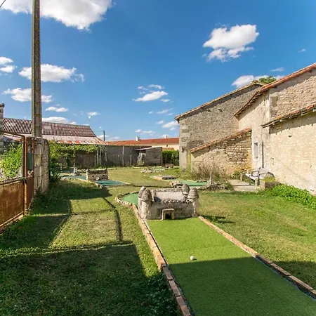 La Charronniere: Les Ecuries Tatil Evi Chaunay