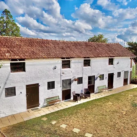 Tatil Evi La Charronniere: Les Ecuries