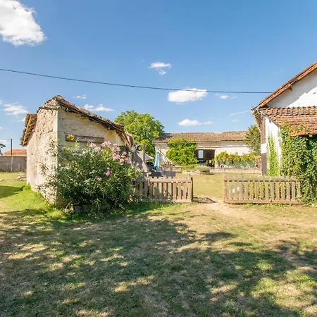 La Charronniere: Les Ecuries Tatil Evi *