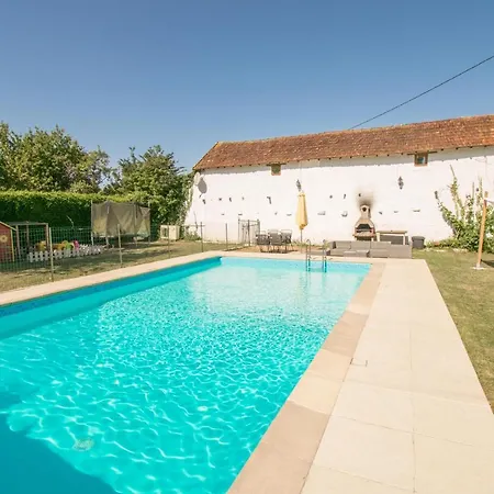 La Charronniere: Les Ecuries Tatil Evi *