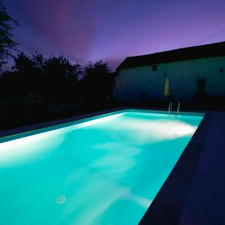 Tatil Evi La Charronniere: Les Ecuries